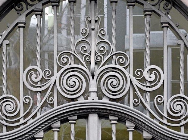 قیمت حفاظ پنجره فرفورژه مدرن و ساده آهنی و نمای ساختمان | عکس حفاظ پنجره فلزی